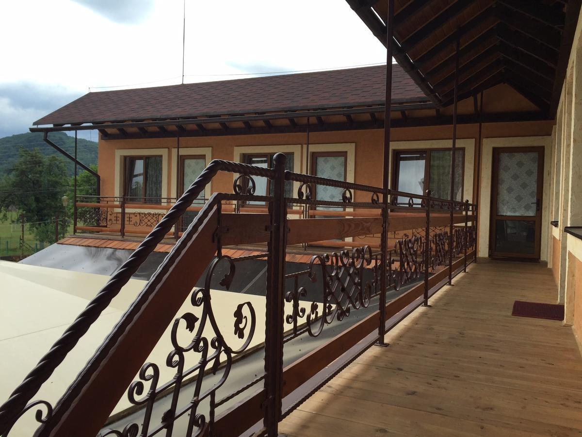 Minihotel Zolotoe Runo Ploskoye Ngoại thất bức ảnh